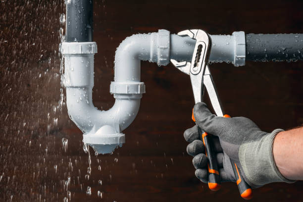 Professional Leak Detection technician working in Rio Medina, TX